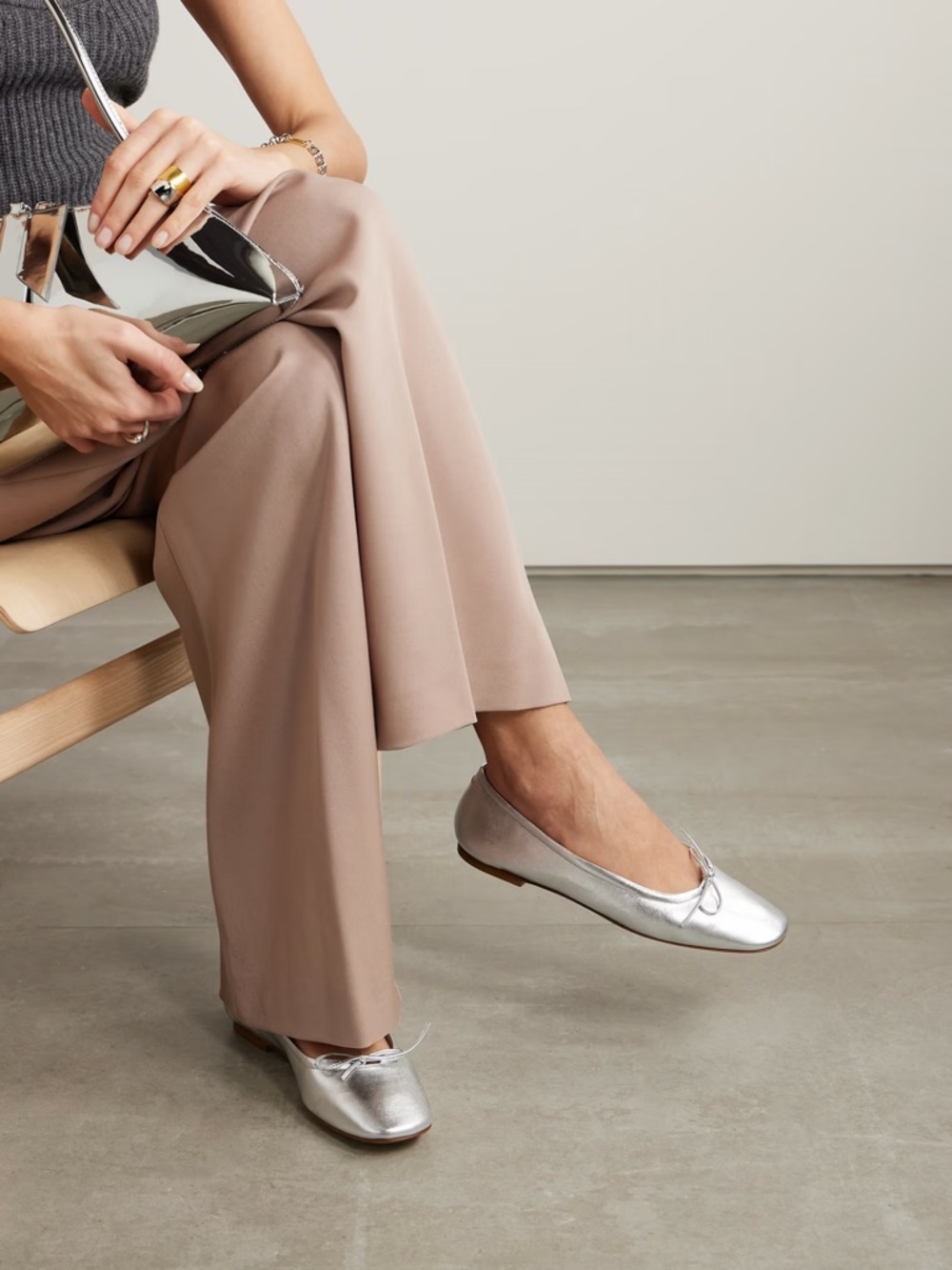 Aeyde 38.5 Delfina Bow-Detailed Silver Metallic Leather Flats